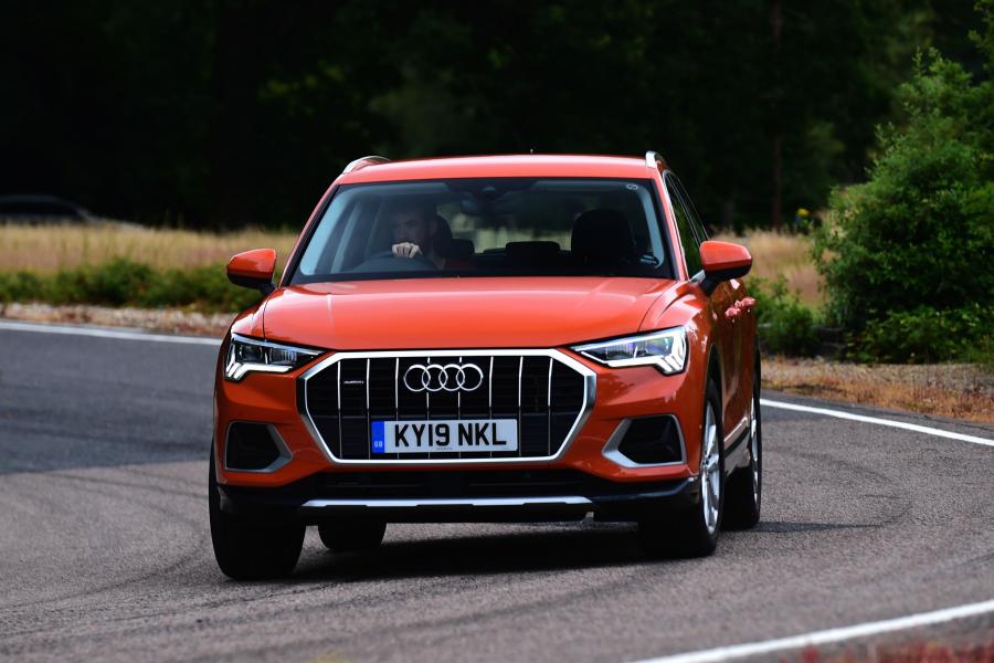  Audi Q3 40 TDI Quattro Advanced 2018 года  (UK) (фото 15 из 17)